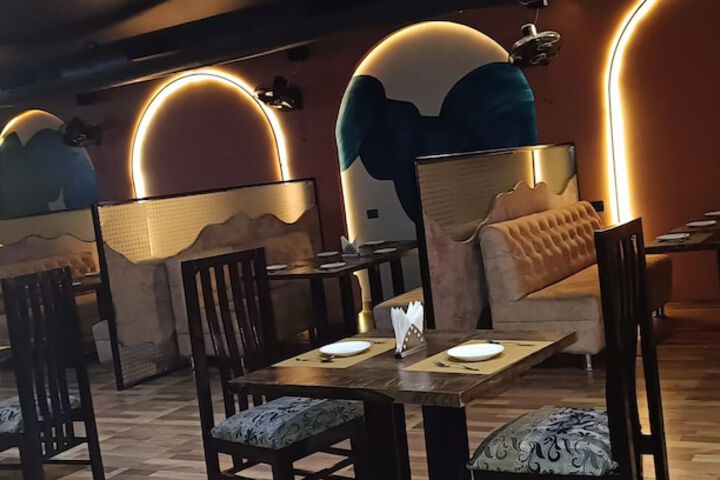 Lounge 13 of 47