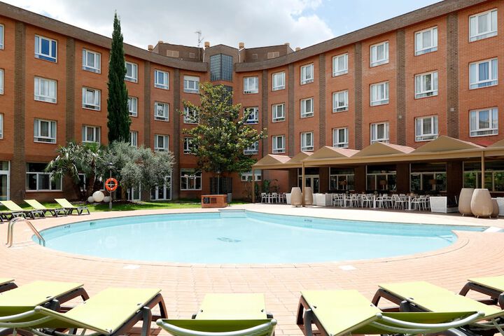 Hotel Pool