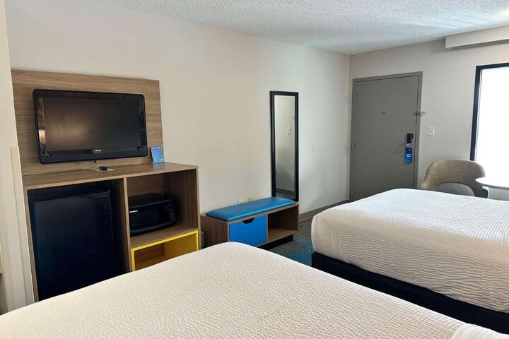2 Double Beds (1 of 15)
