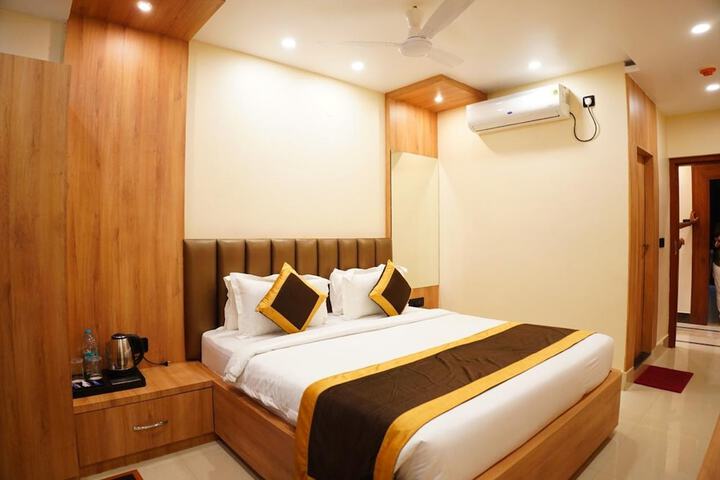 Room 7 of 14
