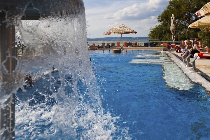 Pool 48 of 76