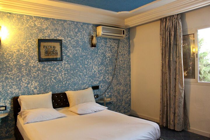 Room 5 of 17
