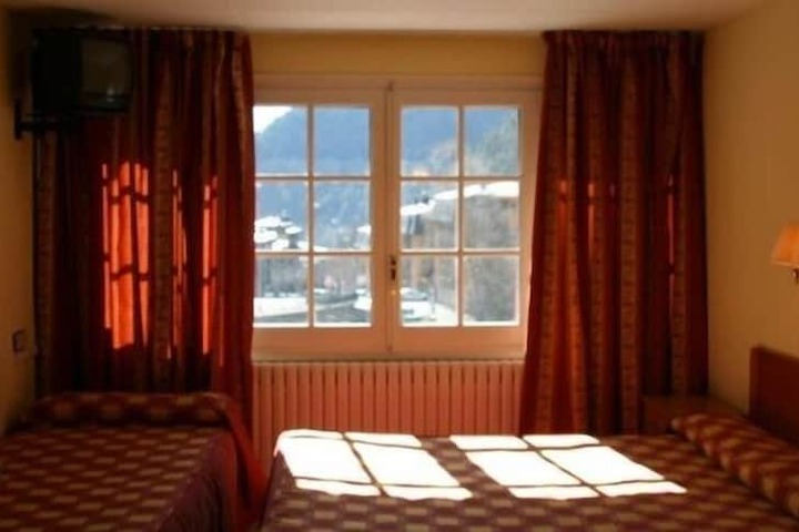 Room 7 of 18