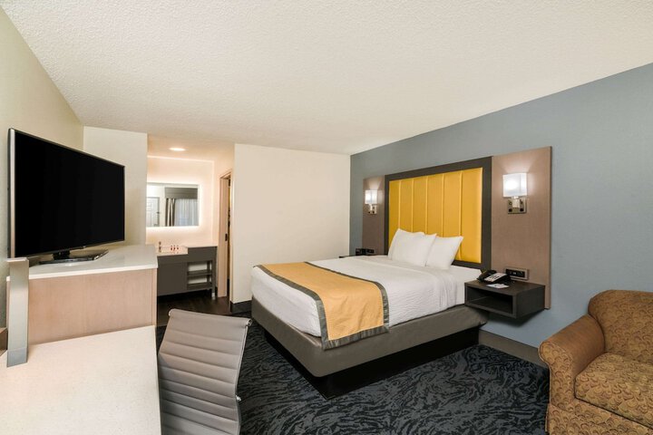 1 Double Bed (2 of 9)