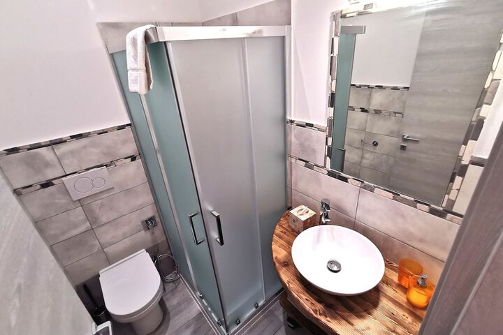 Room 16 of 22