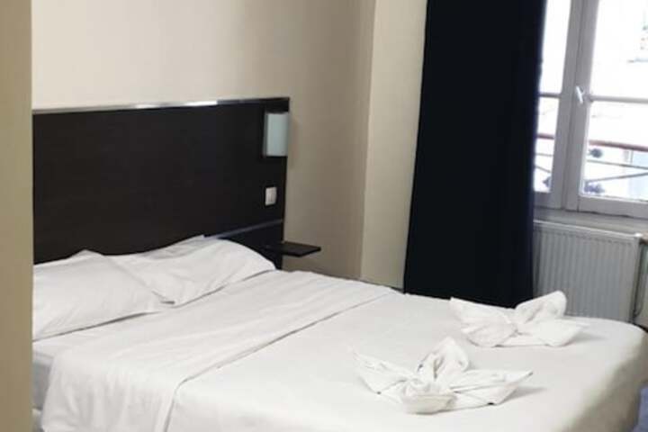 Room 10 of 29