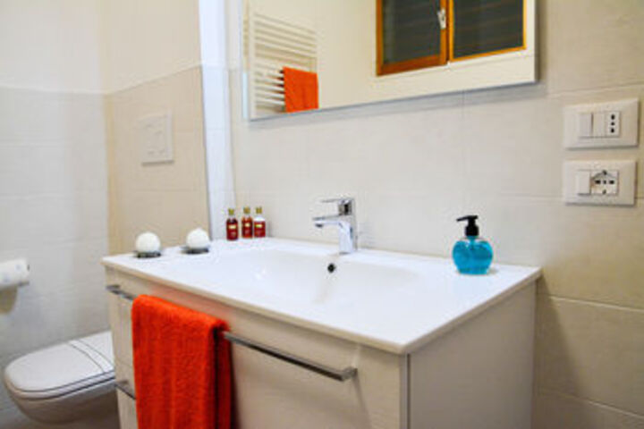 Room 2 of 17