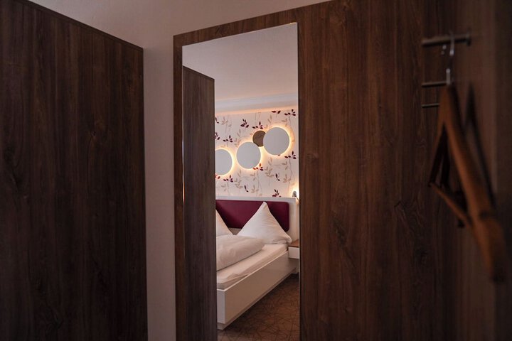 Room 15 of 29