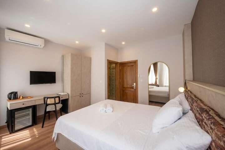 Room 15 of 98
