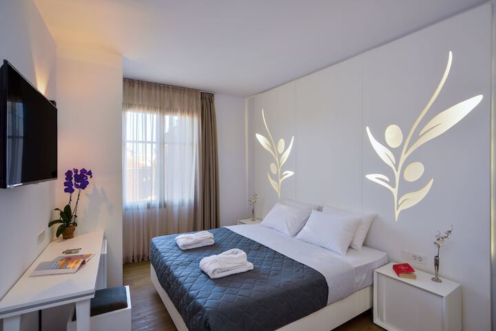 Room 6 of 29