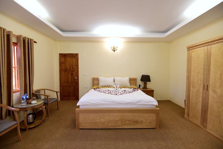 Room 3 of 74