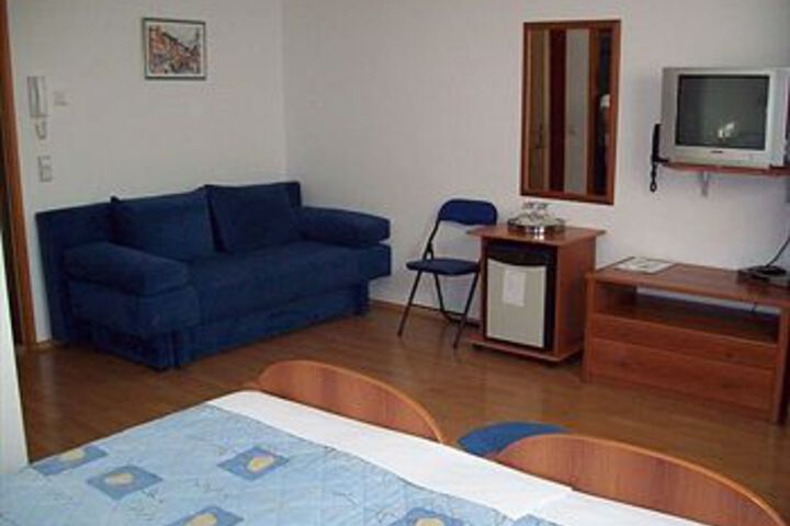 Room 30 of 51
