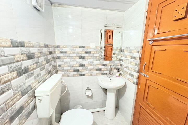 Room 33 of 43