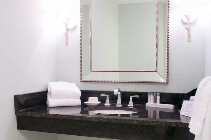Room 27 of 51