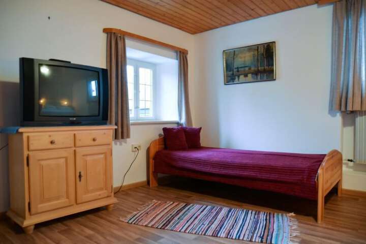 Room 2 of 40