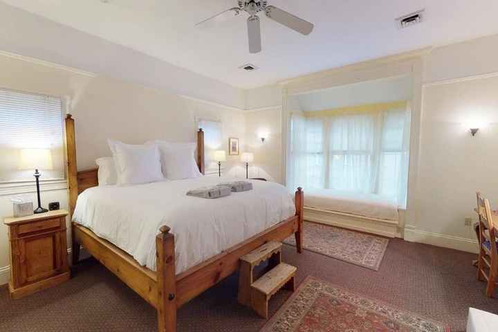 Room 3 of 11