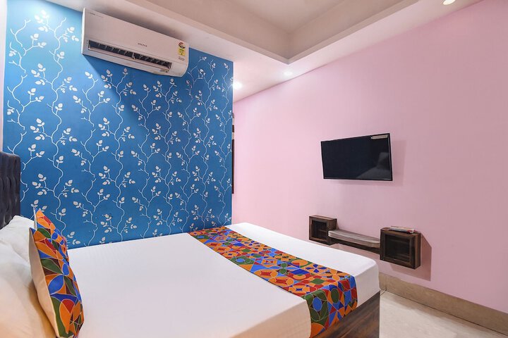 Room 13 of 28