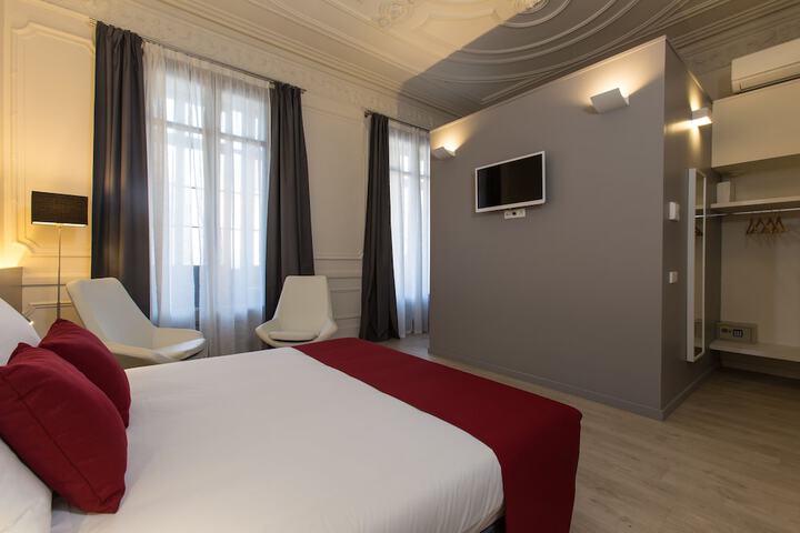 Room 28 of 61