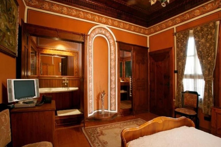 Room 10 of 79