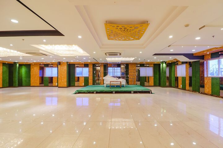 Ballroom/Hall 35 of 43