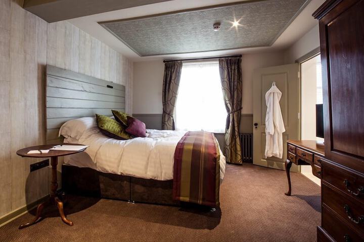 Room 5 of 32