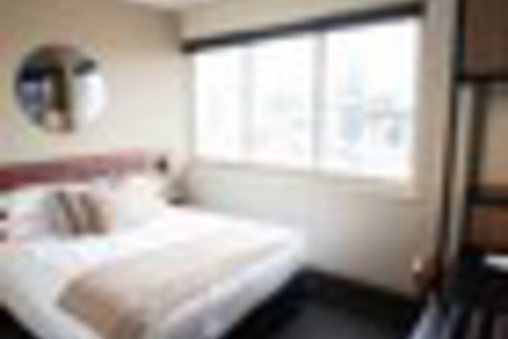 Room 26 of 63