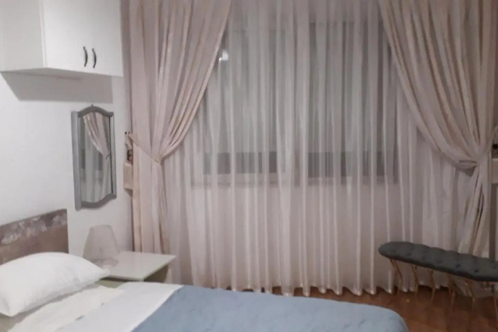 Room 4 of 18