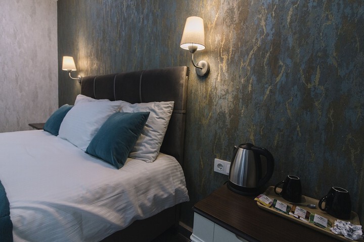 Room 6 of 73