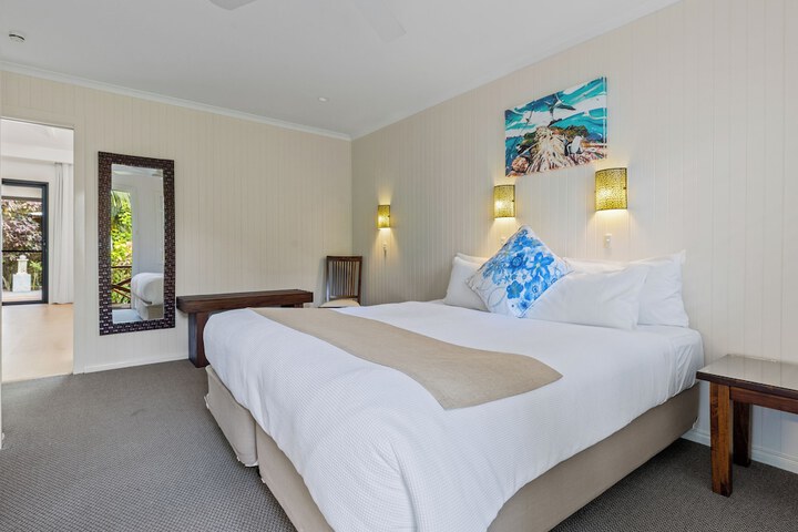 Room 3 of 32