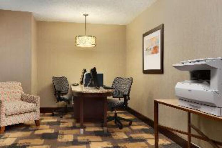 Business Center 20 of 37