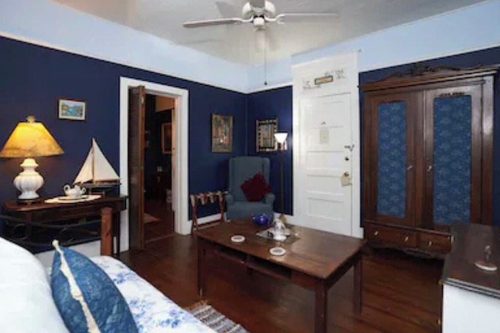 Room 27 of 78