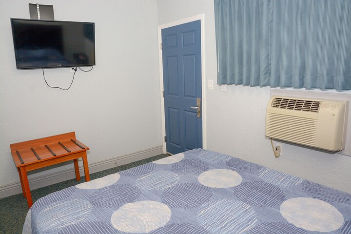 Room 8 of 21