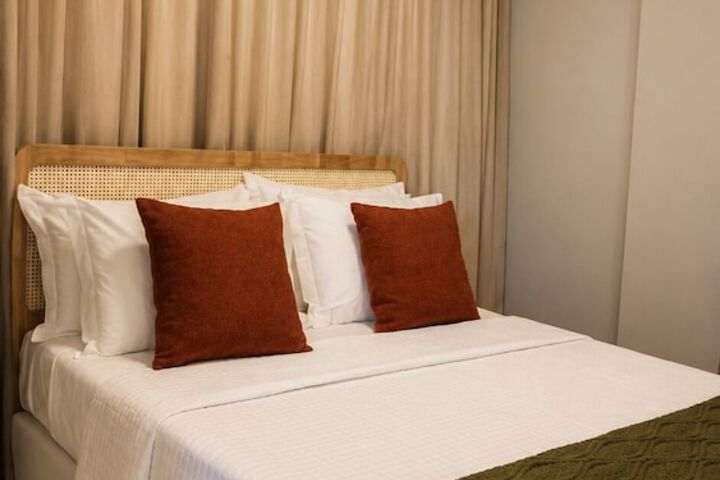 Room 2 of 34