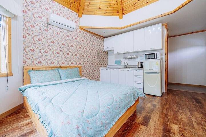 Room 4 of 83