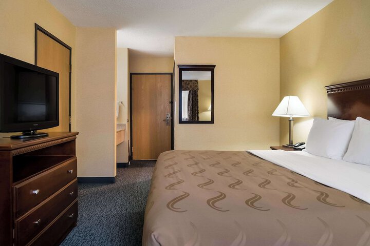 1 King Bed (1 of 7)
