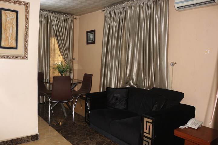 Room 4 of 28