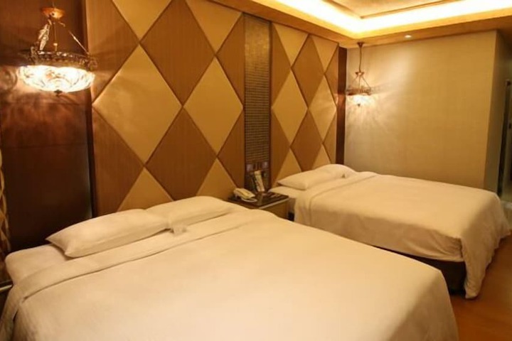 Room 4 of 51