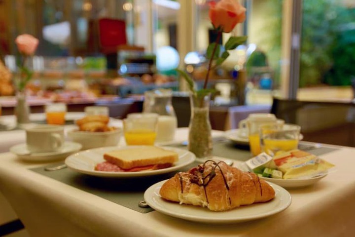 Breakfast/Coffee Service 15 of 26