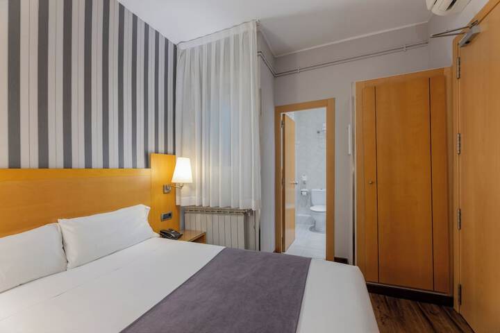 Room 27 of 73