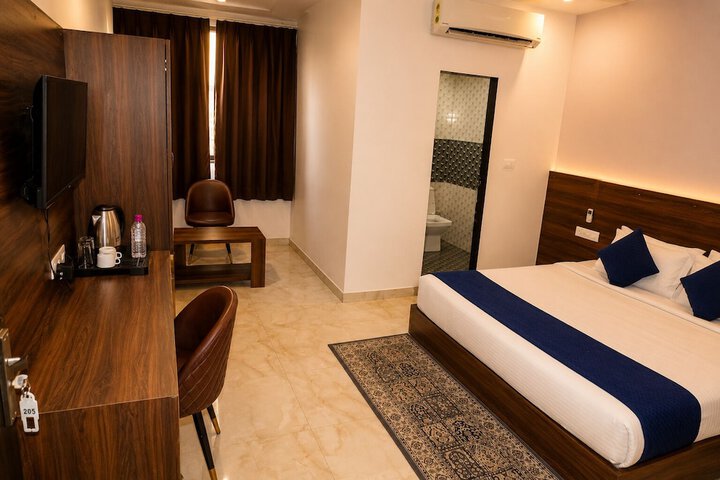 Room 10 of 26