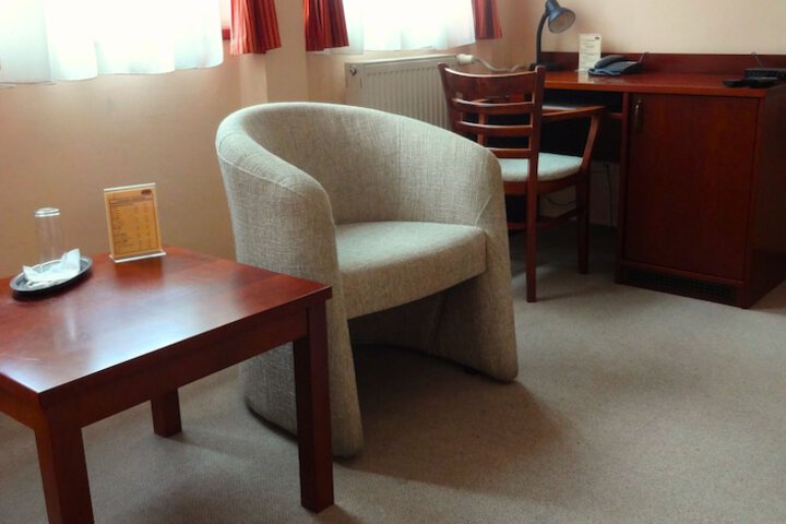 Room 10 of 90