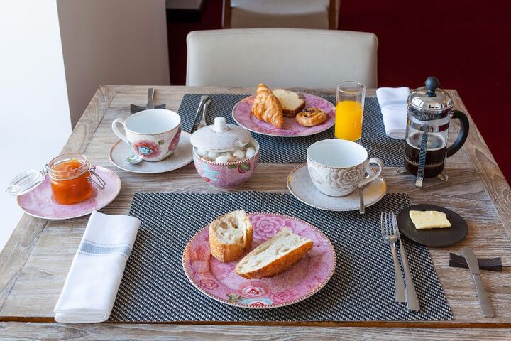 Breakfast/Coffee Service 18 of 32