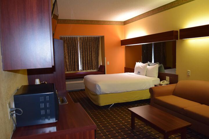 1 Queen Bed (22 of 35)