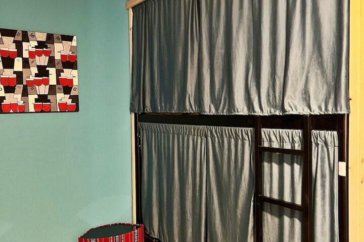 Room 28 of 114