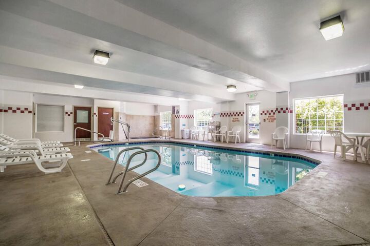 Hotel Pool