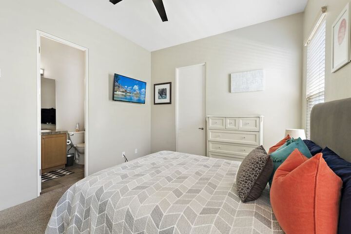 Room 3 of 38