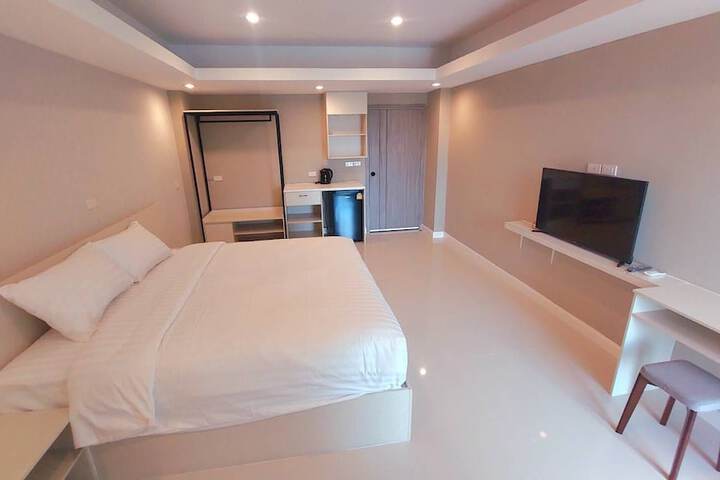 Room 5 of 12