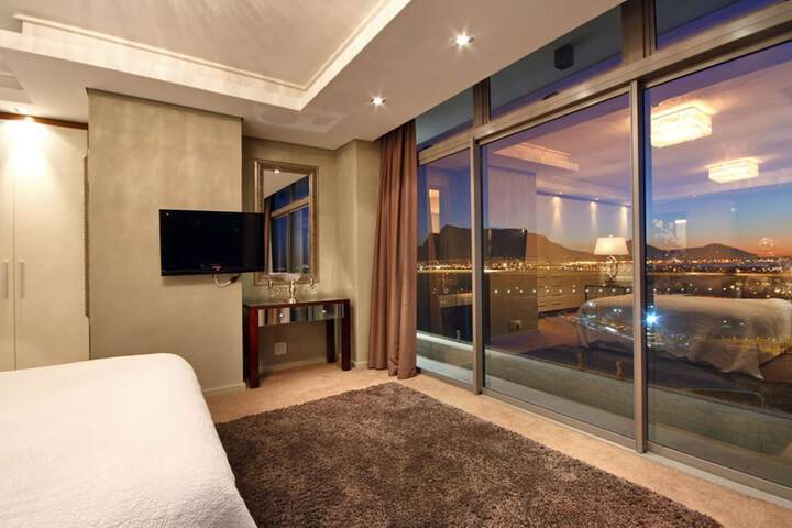 Room 51 of 132