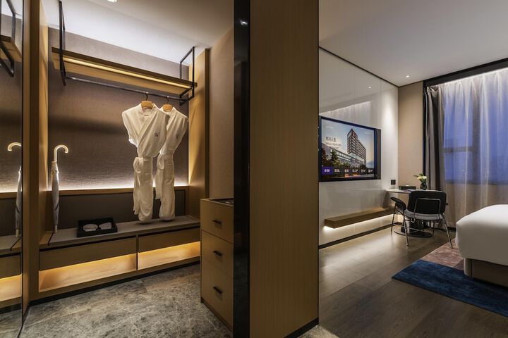 Room 20 of 38