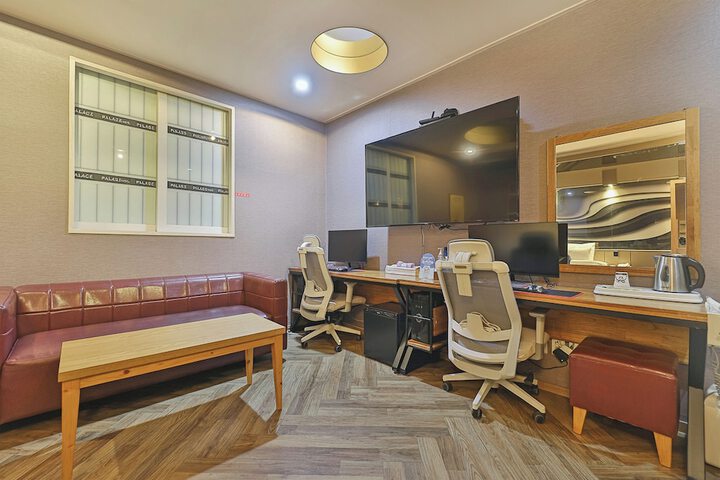Room 26 of 45
